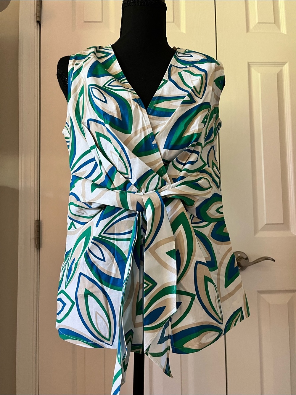 Ann Taylor Sleeveless Wrap Tie Blouse Size 6
